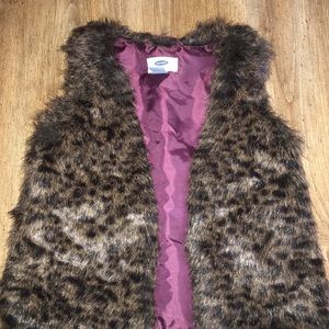 Girls old navy fur vest XS (5)